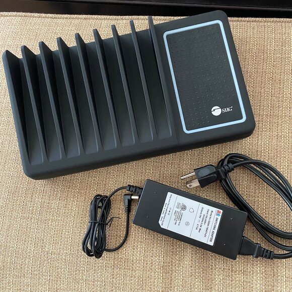 SIIG 10-Port USB Charging Station with Ambient Light Deck - Picture 1 of 8